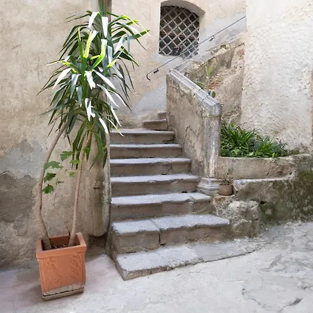아파트 Cortile Gioeni *