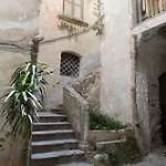 Cortile Gioeni * Cefalù